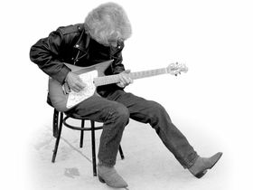 Video: Albert Lee on rhythm guitar